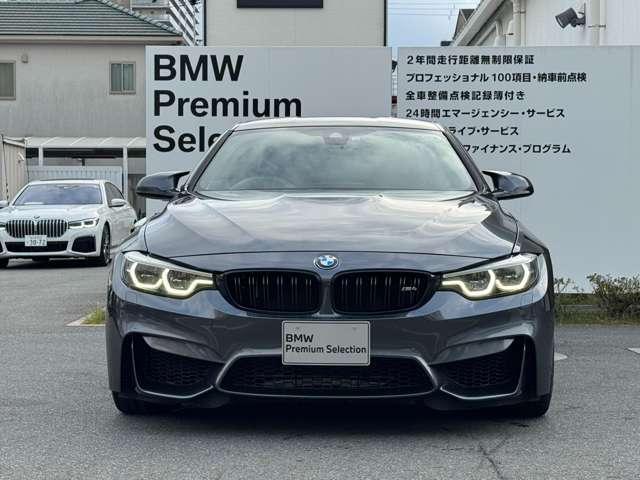 BMWの代名詞の【キドニーグリル】グリルが腎臓のように見えるので【キドニー】と呼ばれるようになりました。一目見ただけでBMWであると認識できる確固たるアイコンとして存在感を放ちます。