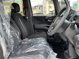【運転席】座り心地が良いシートなので長時間の運転でも快適にお過ごしいただけます。新品のフロアマットのご注文も可能です。掲載箇所以外にご希望の写真がございましたらお気軽にお問い合わせ下さい。