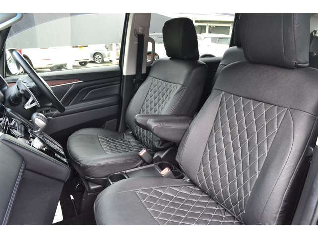 運転席パワーシート＆両席シートヒーター付フロントシート！