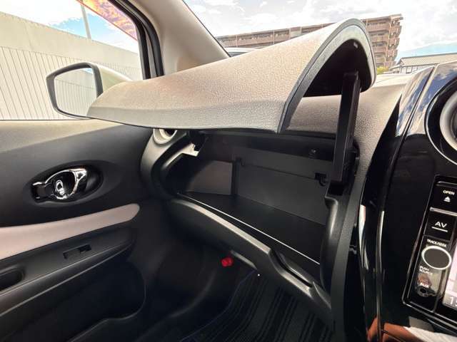 収納スペースがたくさんあるので、車内をきれいに保つことができます♪
