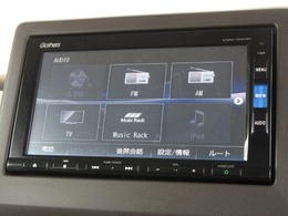 ナビゲーションはギャザズメモリーナビ（VXM-195VFi）を装着しております。AM、FM、CD、DVD再生、Bluetooth、音楽録音再生、フルセグTVがご使用いただけます。