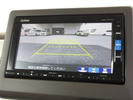 バックをするとき自動でリアの様子が映る『リアカメラ』付き！ナビ画面で確認しながらバックができますから安心ですね。でも、目視も大切ですよ！安全第一でお願いします！