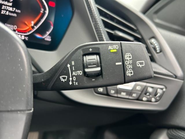 輸入車ディーラー採用のドライブレコーダーも選べます。万が一の事故際のお守りとしていかがでしょうか？その他さまざまなオプションをご用意しております。
