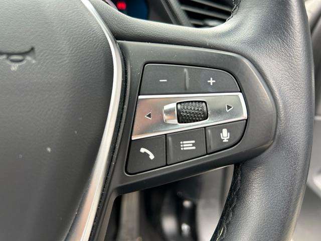輸入車ディーラー採用のドライブレコーダーも選べます。万が一の事故際のお守りとしていかがでしょうか？その他さまざまなオプションをご用意しております。
