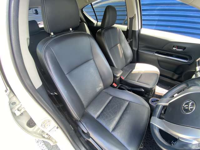 入庫した車両は全て、　『　消臭・抗菌加工　』を施しております。中古車だからこそ、使用感を感じないように丁寧にクリーニングと抗菌処理を施し、清潔な車両をご提供しています。