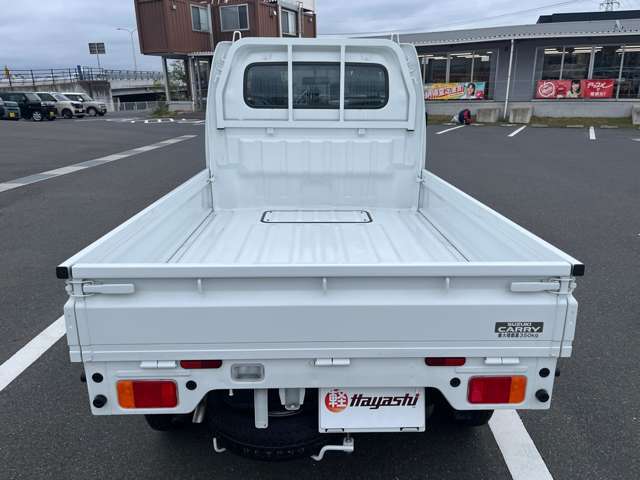 ☆お車についた傷やヘコミ、事故の修理もハヤシにお任せください。自社鈑金工場で修理ができますの安心です☆