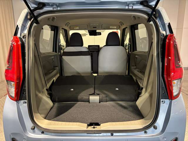 リヤシートを倒した状態です☆荷物もたくさん載せられます♪