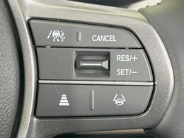 【アダプティブクルーズコントロール】高速道路での長距離走行が楽に！！自動で速度を保つクルーズコントロールが、衝突軽減システムと連携し、前方の車両を感知して車間を保つように速度調節してくれます！！