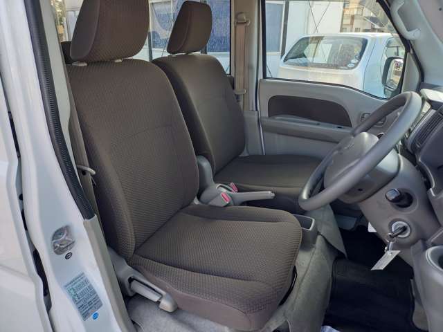 ＜運転席＞運転席は毎回使用する部分ですので、座り心地が重要です！