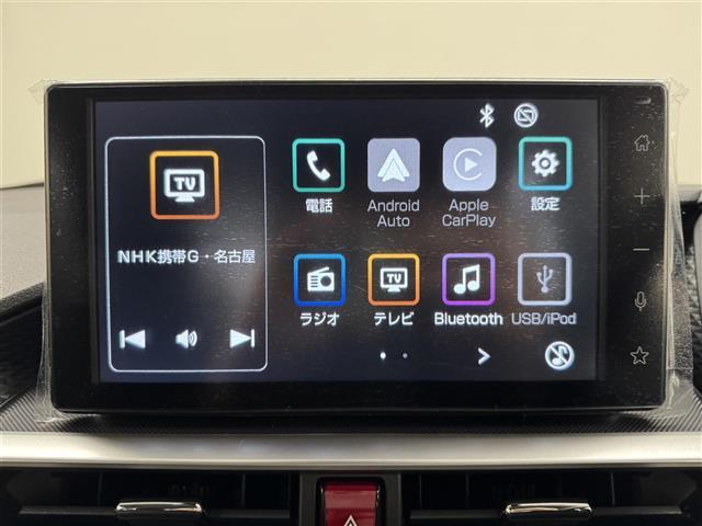 【純正9型ディスプレイオーディオ】大画面で高い視認性を誇り、操作しやすいインターフェースが特徴のディスプレイオーディオです。写真のように、Apple CarPlay/AndroidAutoにも対応。