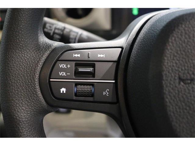 ステアリングリモコン：運転中でもオーディオ操作が手元で行えますよ～♪