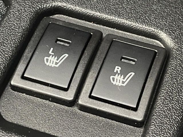【シートヒーター】寒い日に重宝するシートヒーター！エアコンより早く温まってくれるので寒がりの人も安心ですね♪エアコンの温風は乾燥するから苦手、という方にもをおすすめです。