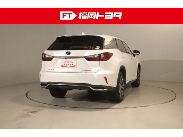 トヨタ認定中古車、評価4。キズ、へこみが少なく全体的に良好です。