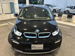 重心低くスポーティな装いの中にも上品さの漂う佇まい。時間をかけ、入念に創り上げられたクルマにしか出せない独特の雰囲気を纏う外観は見る者を惹きつけて止みません！