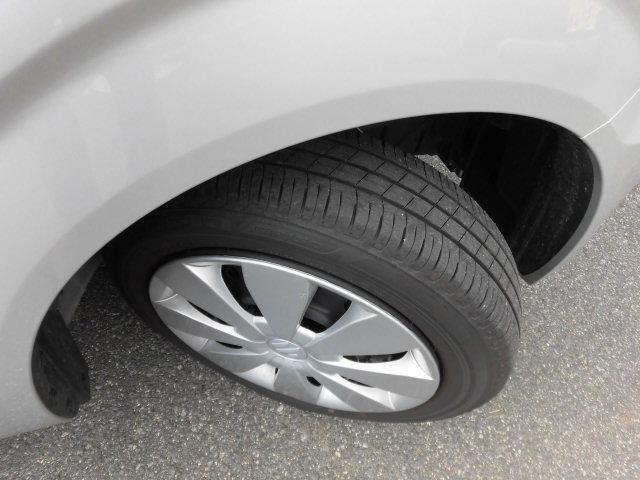 タイヤの残り溝を撮影しました☆タイヤの溝もしっかり残っていますので、安心して走行可能です（＾＾）/