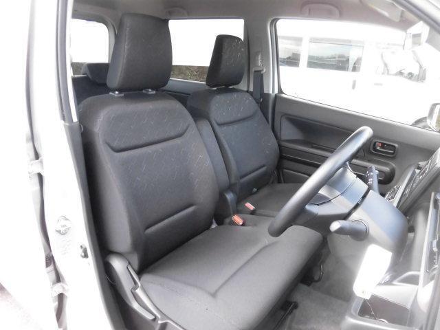 室内を撮影しました♪ご覧の通り足元はスッキリしていますので、乗り降りラクラクです（＾＾）/