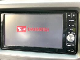 【純正ナビ】人気の純正ナビを装備しております。ナビの使いやすさはもちろん、オーディオ機能も充実！キャンプや旅行はもちろん、通勤や買い物など普段のドライブも楽しくなるはず♪