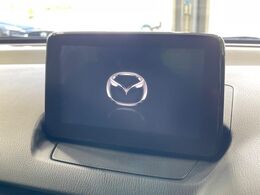 【メーカー純正ナビ】インテリアに溶け込むスタイリッシュな「専用設計」メーカーナビを装備♪視認性や操作性など基本性能にも優れ、より上質なカーライフをお楽しみいただけます。