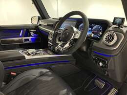 専用のコールセンターに経験豊かなオペレーターが、24時間365日待機。万一の車両トラブルなどが発生した場合、お電話一本で応急処置や車両のけん引、ドライバーや同乗者の方の移動手段手配などサポート。