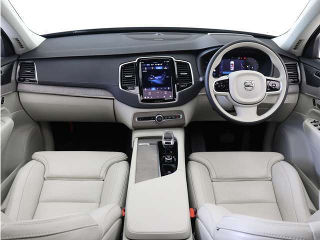 ボルボのフラッグシップモデル、プレミアム・7シーターSUV XC90。Googleを搭載し、ラグジュアリーを極めたSUVで、至福の時をお過ごしください。