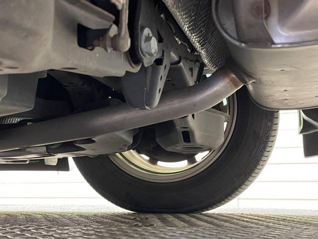 お車を安心してお乗りいただく為には、足回りの定期点検が欠かせません。サービスサポート（有償保証）では無料点検もご提供しており、安心のカーライフをお過ごしいただけるサポート体制が整っています。
