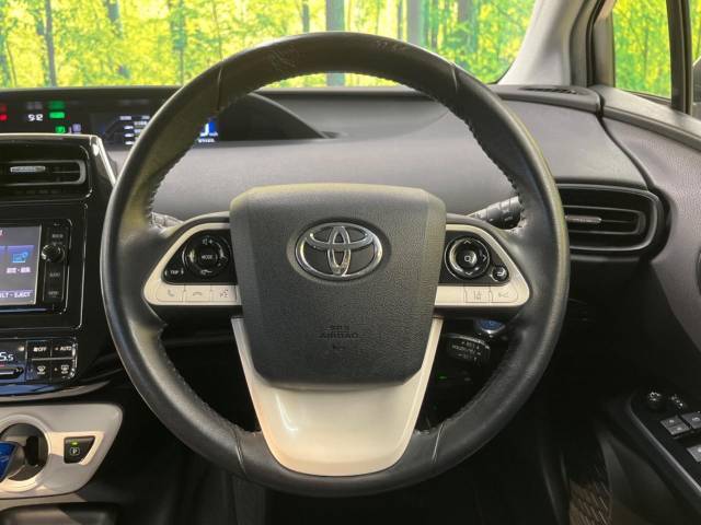 【純正革巻きステアリング】上質な革を使用することで、手にしっかり馴染みとても運転しやすいハンドルです♪