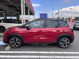 アクティブセーフティブレーキインテリジェントハイビームドライバーアテンションアラートヒルスタートアシスタンスパークアシストなどいくつもの先進安全支援機能とドライバーサポートなどを装備しています