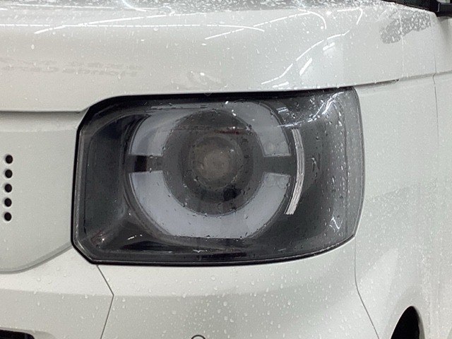 LEDヘッドライトは、点灯の瞬間から最大光量を発揮し、突然暗くなるトンネルなどでの安定感を高めます。