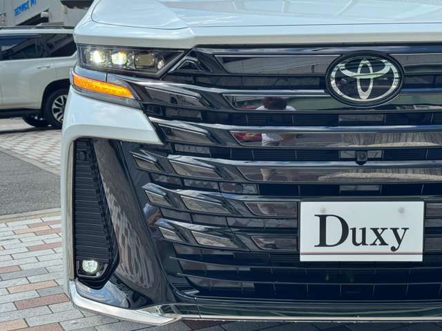 フロントはその車の「顔」として個性やブランドイメージを強く表現します☆彡グリルやヘッドライトのデザインが融合し、力強さや洗練された美しさを演出しており、印象的なフロントは走りの存在感を引き立てます☆彡