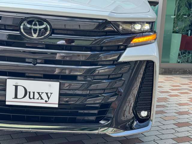 フロントはその車の「顔」として個性やブランドイメージを強く表現します☆彡グリルやヘッドライトのデザインが融合し、力強さや洗練された美しさを演出しており、印象的なフロントは走りの存在感を引き立てます☆彡