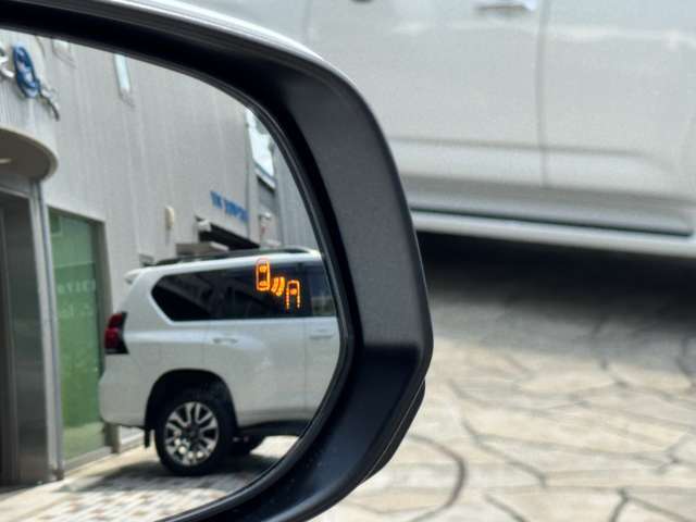 電動格納機能やブラインドスポットモニターが搭載☆電動格納ミラーは駐車時の衝突リスクを減らし、便利さを向上させております☆彡ブラインドスポットモニターは死角を監視し、車線変更時の安全をサポートします☆彡