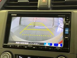 【バックカメラ】駐車時に後方がリアルタイム映像で確認できます。大型商業施設や立体駐車場での駐車時や、夜間のバック時に大活躍！運転スキルに関わらず、今や必須となった装備のひとつです！
