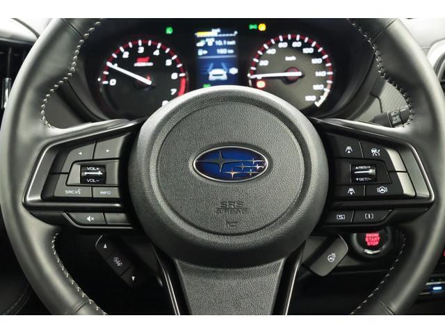 ステアリングリモコンを装備。運転中でもオーディオやナビゲーションの操作ができ、安全かつ便利な装備です。