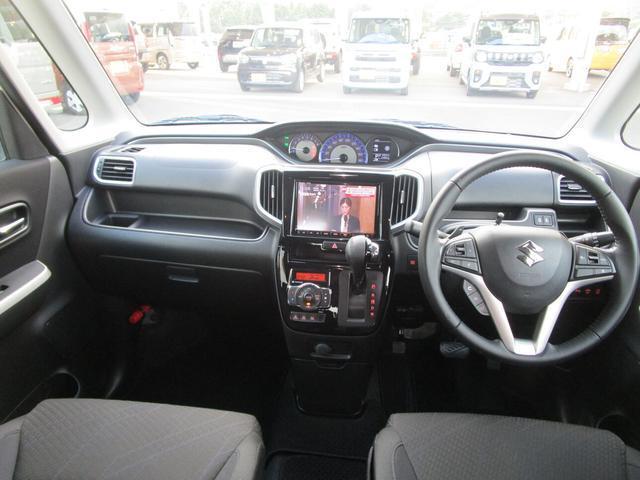 フロントガラスが大きく、死角も少ない設計なので運転しやすいですよ