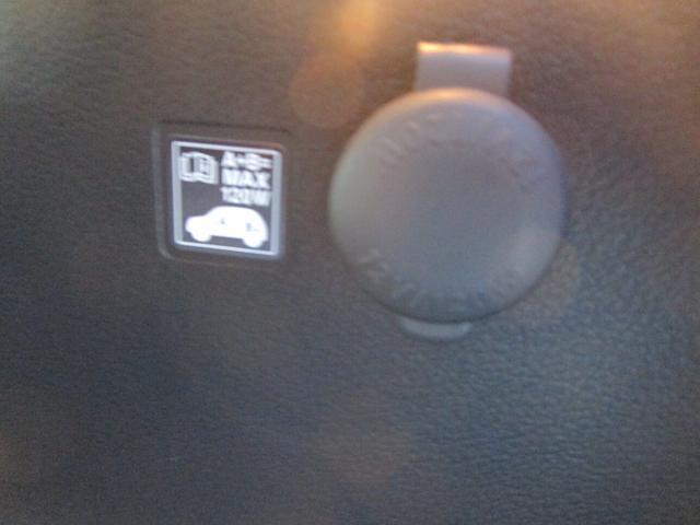 荷室にも便利なアクセサリーソケットがあります。