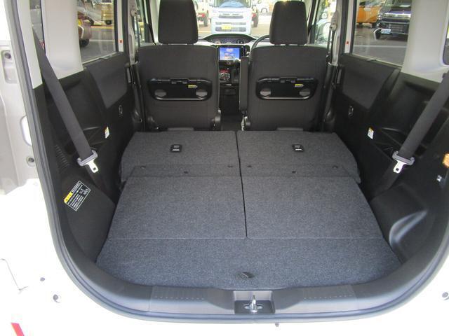 後部座席を倒すと大容量のラゲッジルームに！