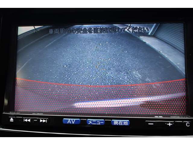 バックカメラ装着済！死角になりやすい後方もとても見やすいです☆車庫入れに自信がない方や縦列駐車が苦手な方にも、オススメな機能です！安心度もアップ！