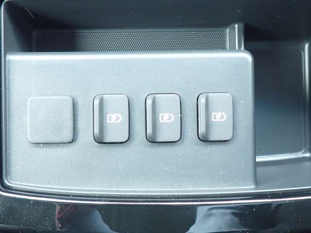 センターコンソールには3つUSBソケットが装備されております♪