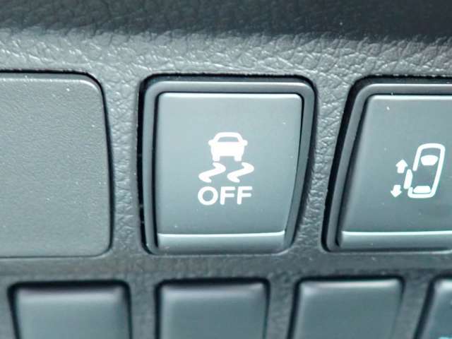 VDC（横滑り防止装置）が装備されており滑りやすい道や障害物を回避した際に車両を安定させてくれますので安心です♪