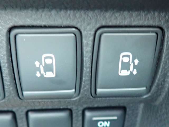 両側オートスライドドアですのでお荷物をお持ちの際も乗り降り楽々です♪