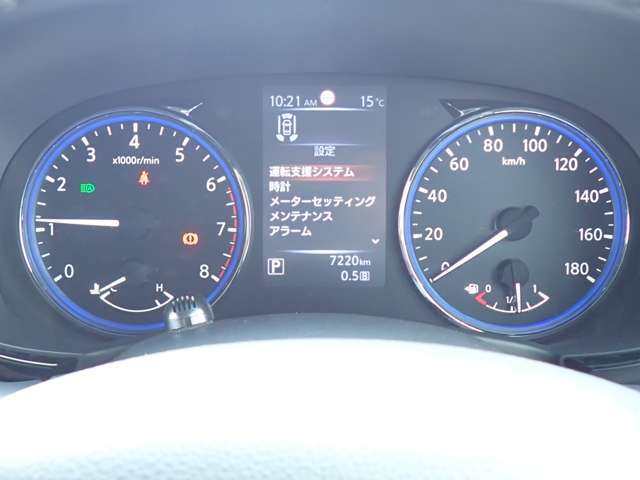 スピードメーターは、文字の一つ一つが明るく点灯いたしますので昼夜問わず視認性の高いメーターになっております♪