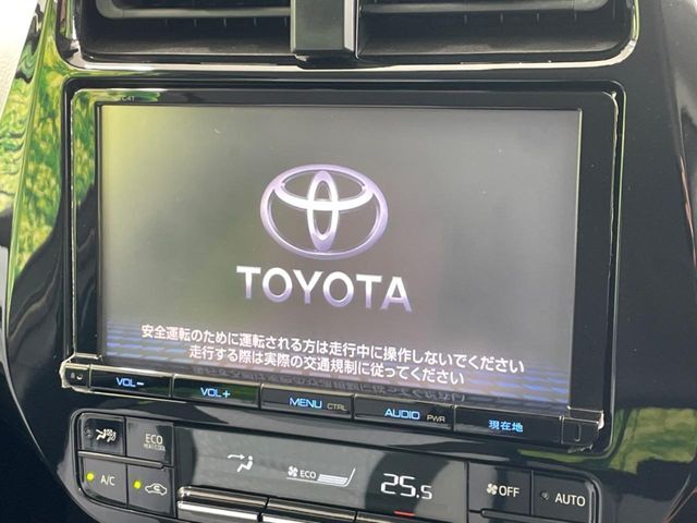 【純正9型ナビ】人気の純正ナビを装備しております。ナビの使いやすさはもちろん、オーディオ機能も充実！キャンプや旅行はもちろん、通勤や買い物など普段のドライブも楽しくなるはず♪