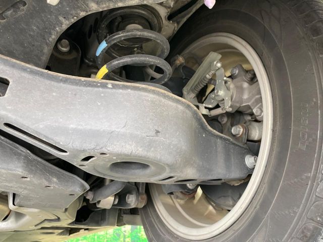 お車を安心してお乗りいただく為には、足回りの定期点検が欠かせません。サービスサポート（有償保証）では無料点検もご提供しており、安心のカーライフをお過ごしいただけるサポート体制が整っています。