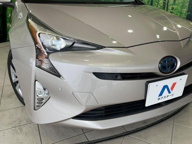 【LEDヘッドライト】悪天候や夜間走行時も良好な視界を確保し安心して運転できる高輝度LEDヘッドライトを装備！点灯速度が早く、消費電力も抑えられています。