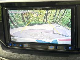 【バックカメラ】駐車時に後方がリアルタイム映像で確認できます。大型商業施設や立体駐車場での駐車時や、夜間のバック時に大活躍！運転スキルに関わらず、今や必須となった装備のひとつです！