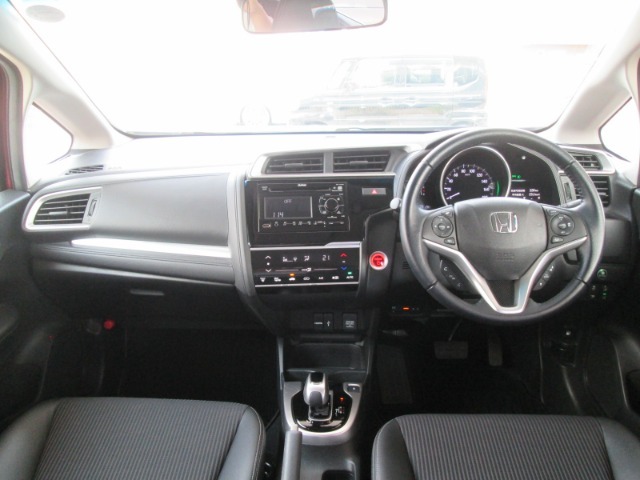任意の自動車保険もHondaならではのHonda自動車保険あんしんプランをご用意しております。基本補償の窓ガラス損害は自己負担額1,000円で30,000円まで、飛び石などガラス単独の損害に年1回対応