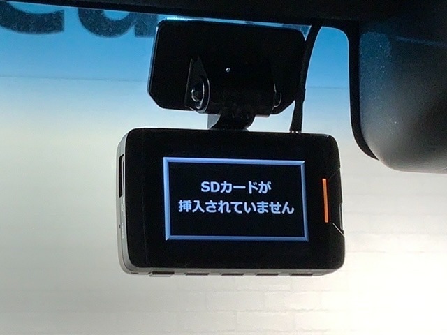 万が一の事故のときもドライブレコーダーがあると安心です。ご利用になる場合は個人情報保護の観点より新品の対応SDカードをお求め下さい。