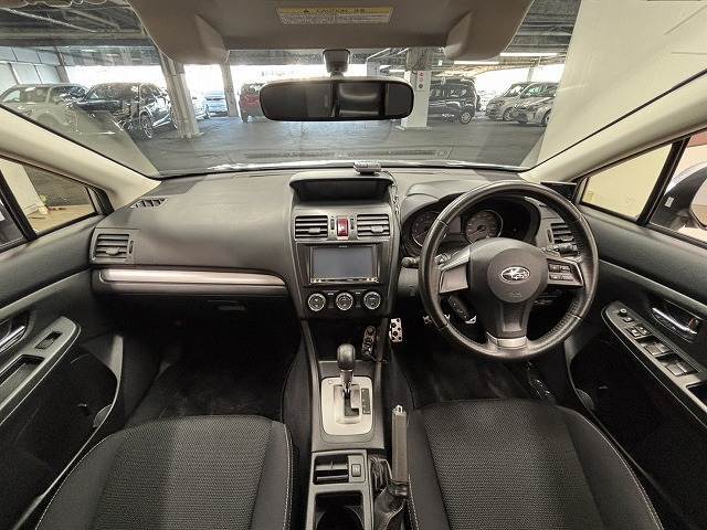 見通しの良いコックピットは普段のドライブに最適。運転しやすいお車となります。