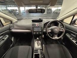 見通しの良いコックピットは普段のドライブに最適。運転しやすいお車となります。