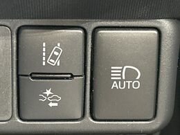 【トヨタセーフティセンス】走行中に前方の車両等を認識し、衝突しそうな時は警報とブレーキで衝突回避と被害軽減をアシスト。より安全にドライブをお楽しみいただけます。